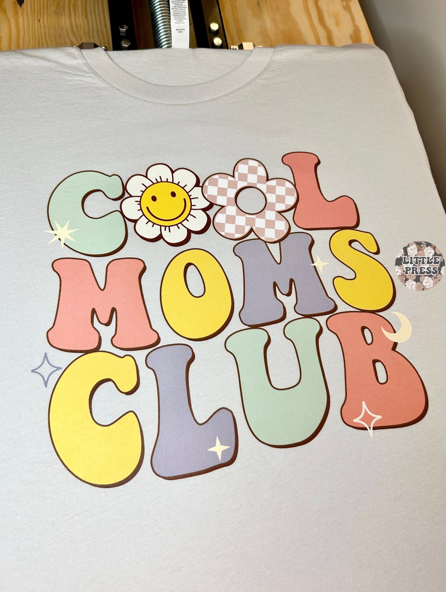 COOL MOMS CLUB TEE